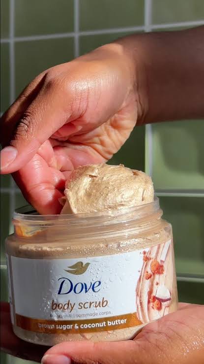 اسکراب بدن داو مدل Brown Sugar and Coconut Butter حجم ۲۹۸ گرم